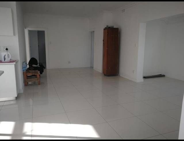 2 BEDROOM PROPERTY TO RENT IN PEERLESS PARK EAST